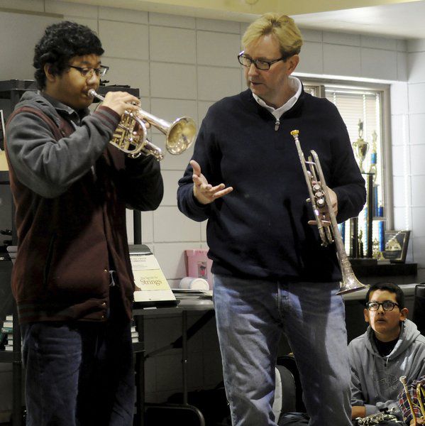 David Hooten Gifts Instruments To Enid High Students | State | Enidnews.com