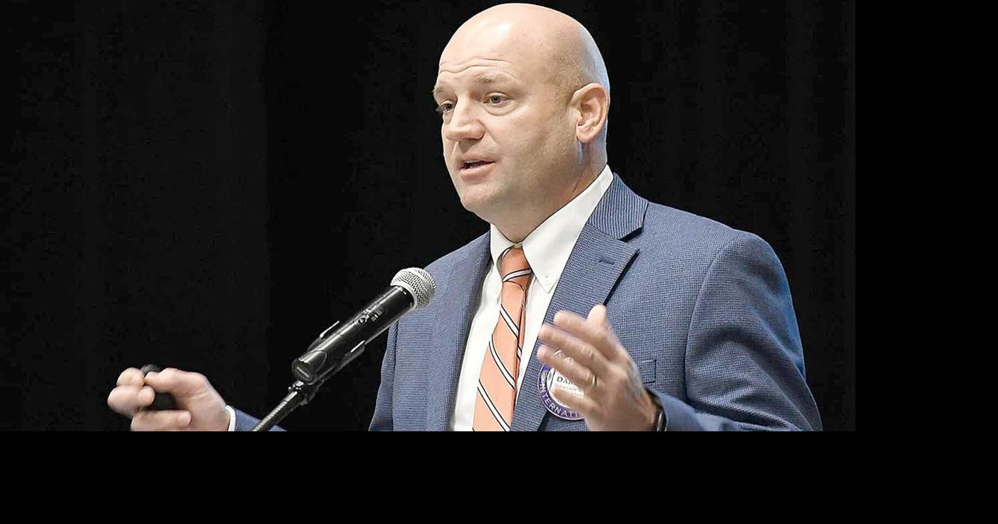 EPS enrollment falls to 7,035