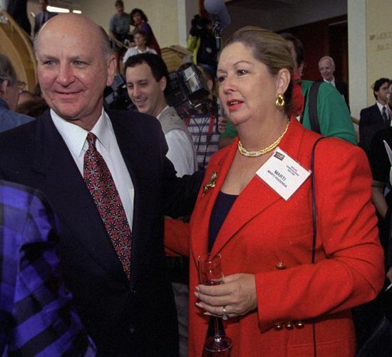 Wayne Huizenga, who went from trash to billions, dies at 80