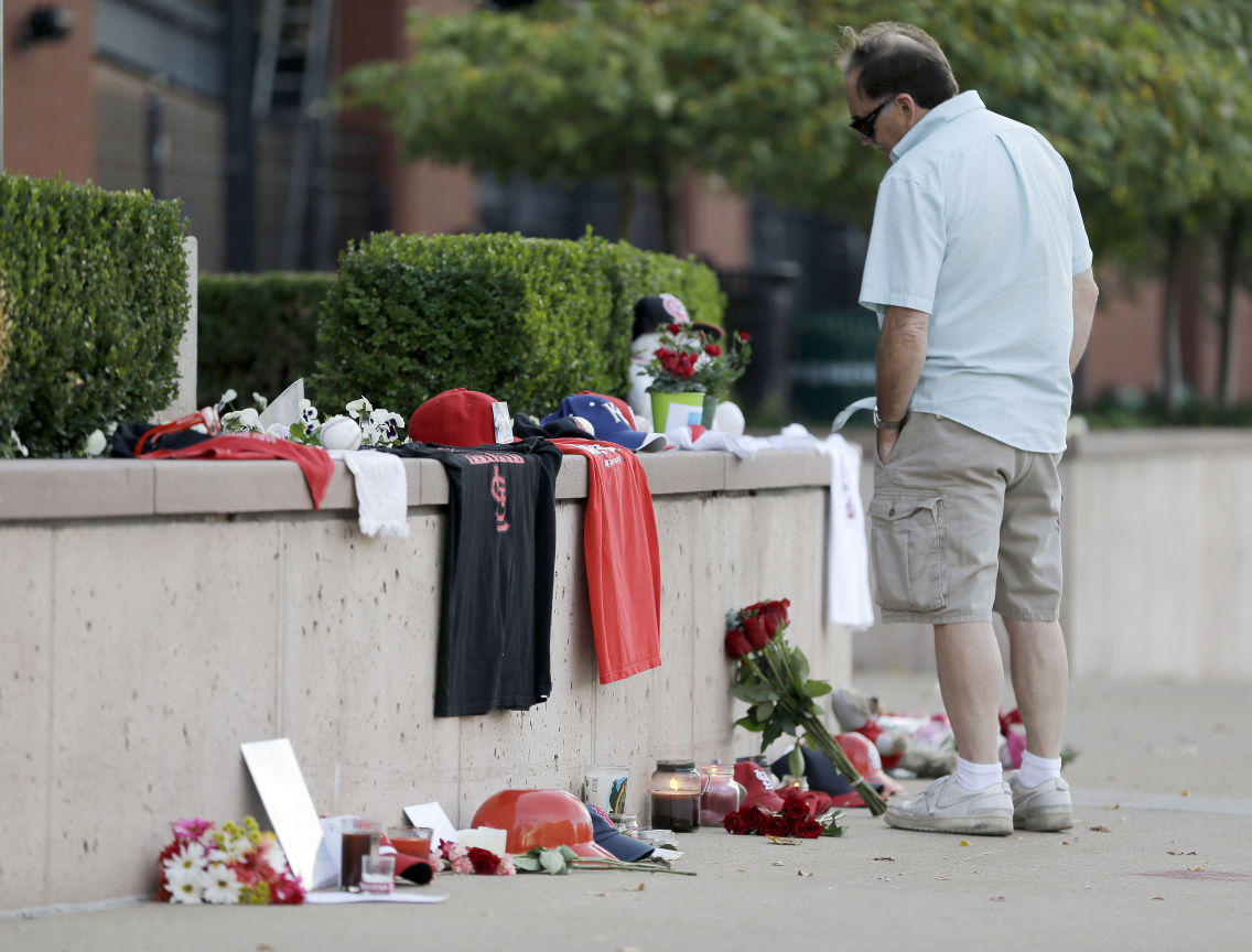 Oscar Taveras laid to rest after car accident, Cardinals travel to