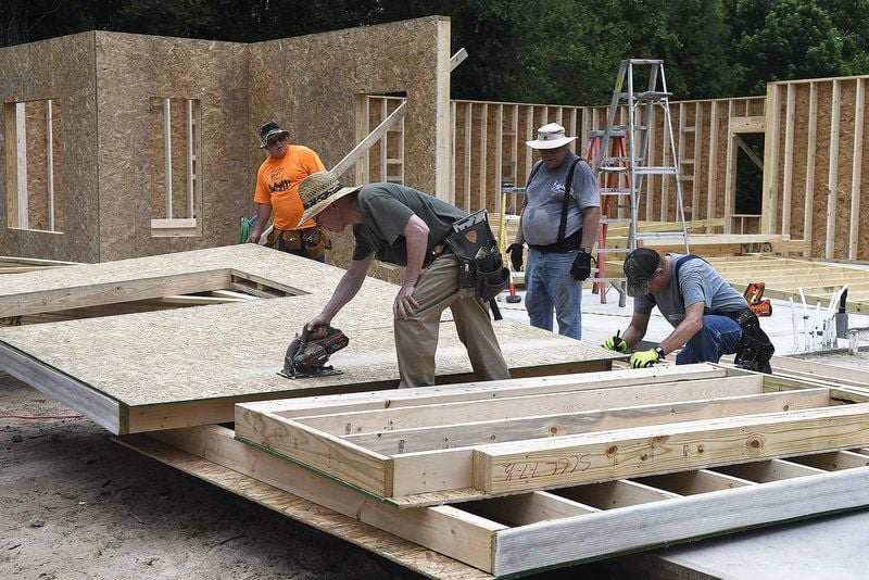 Volunteers Building Missionaries New Home In Enid Local - 