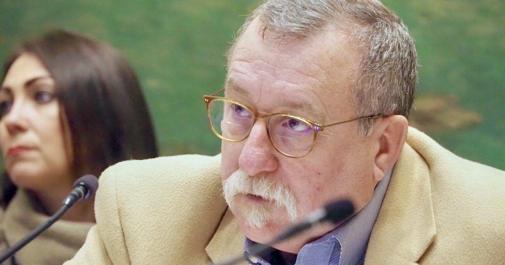 Ex-lawmaker files suit to stop constitutional convention vote