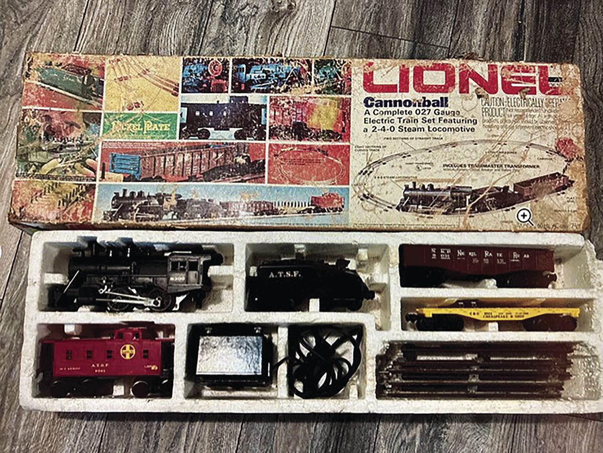 Lionel cannonball train store set