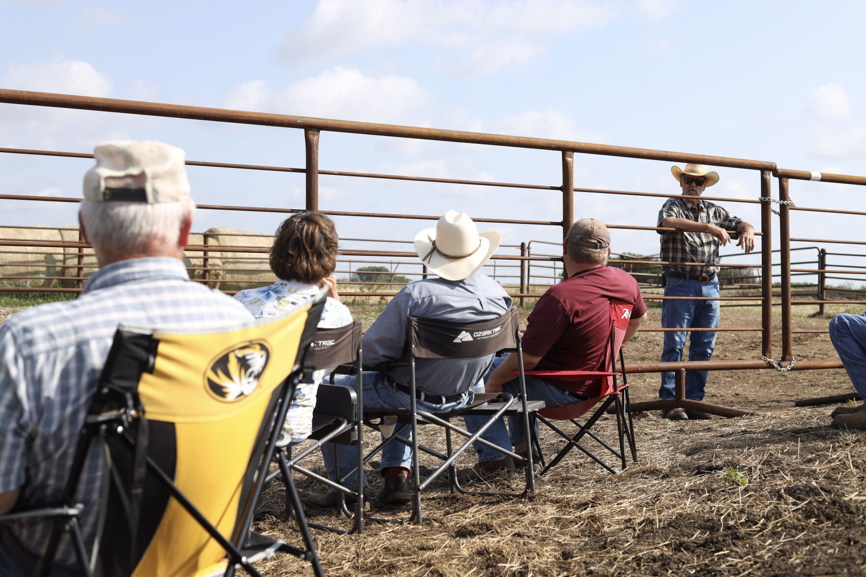 Arcola Workshop With Hand ‘n Hand Livestock Demonstrates Low-stress ...