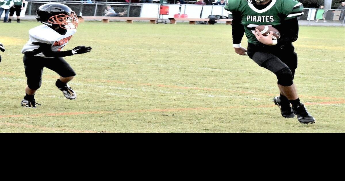 Pirates roll in homecoming game