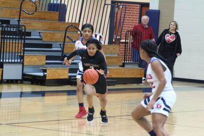 Velazquez S 28 Lifts Longhorns Past Dawson In Tiebreaker Game