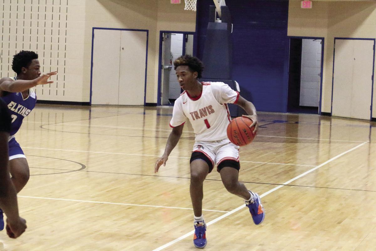 Off And Running In District 20 6a Travis Relies On Hill S Scoring
