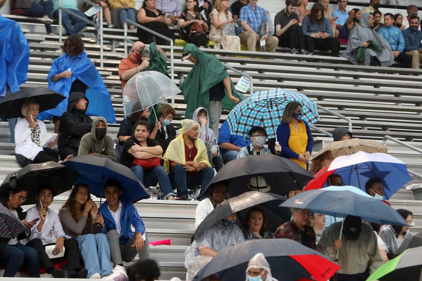 21 Grhs Commencement School News Fbherald Com