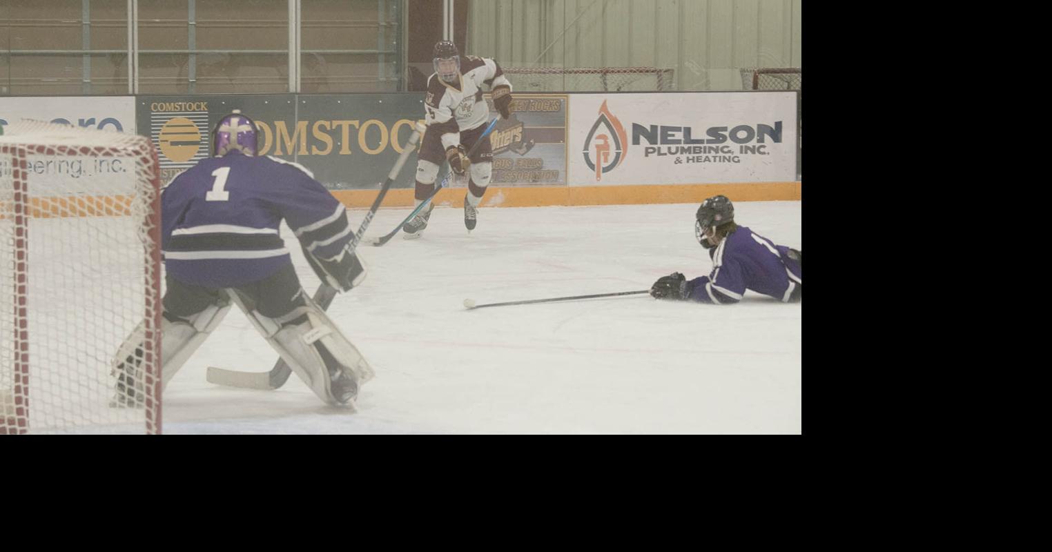 Wild start, shootout finish Fergus boys open holiday hockey tournament