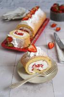 Easy Strawberry Cake Roll