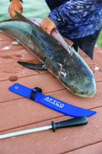 big fish with hook blade QUICKRIG Tuna Hooks wearing filleting knife that is ideal for handling larger fish Phenix Vibrator Jig - Big
