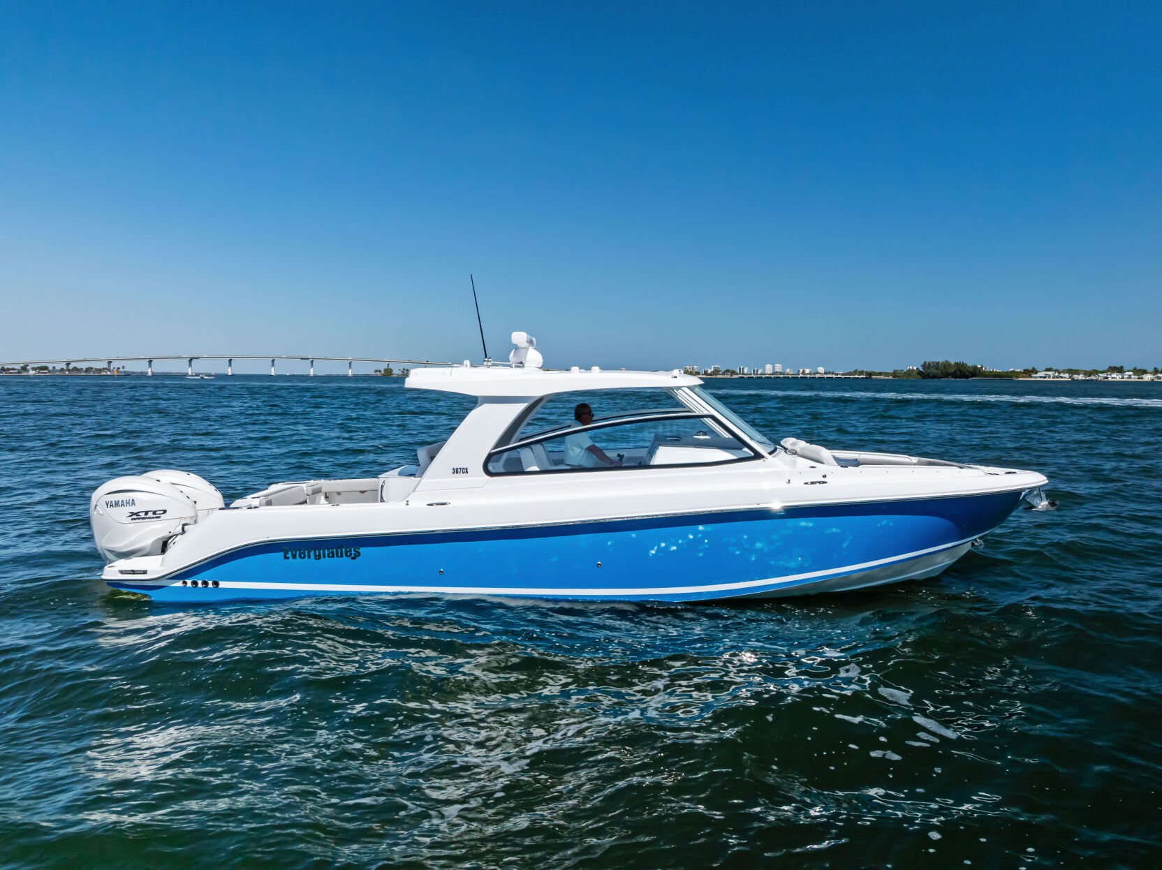 Everglades Boats 367CX PALM BEACH INTERNATIONAL BOAT SHOW | Press