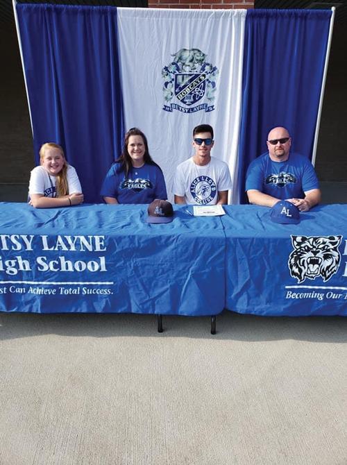 Hall signs with Alice Lloyd