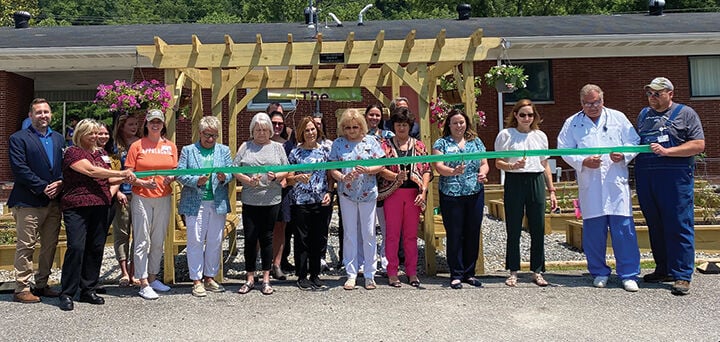 Highlands ARH Opens Employee Garden | News | Floydct.com