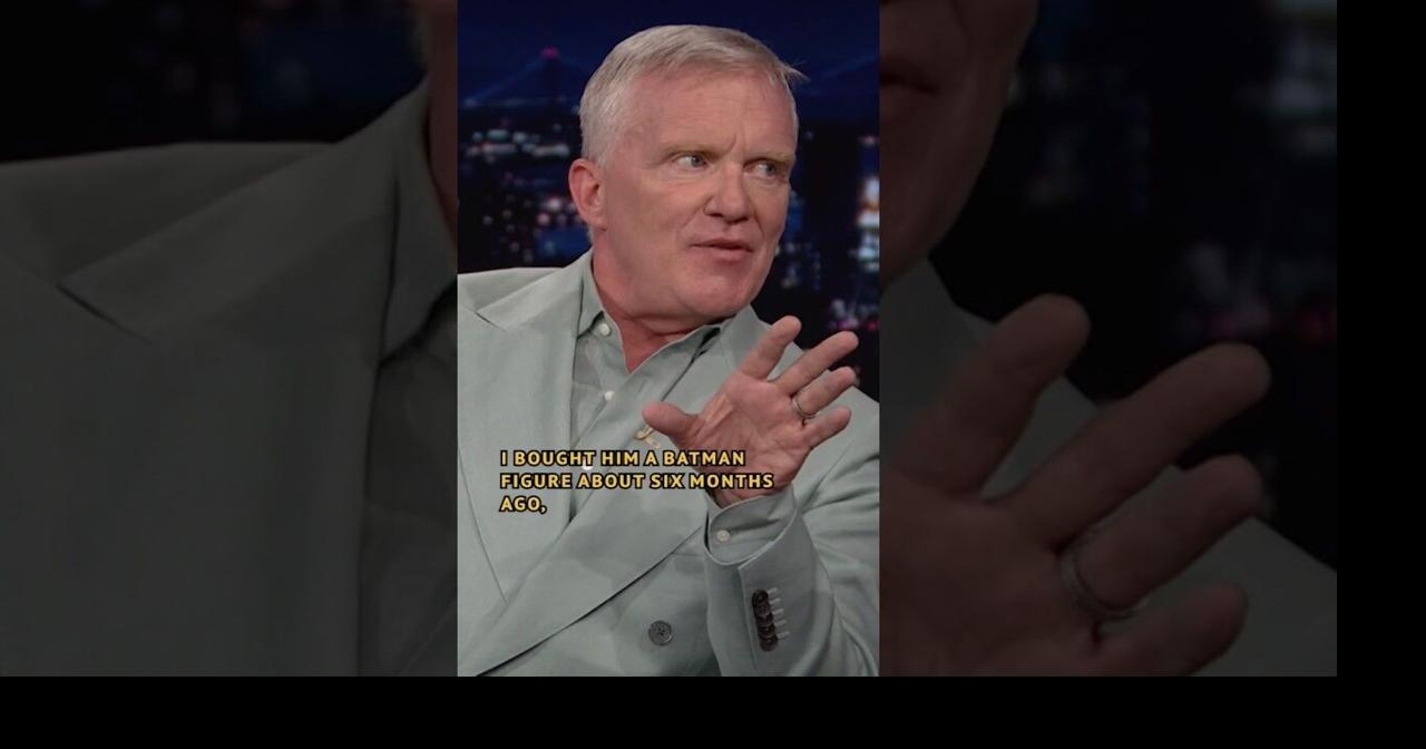 #AnthonyMichaelHall’s 3-year-old son wasn’t impressed by #TheDarkKnight 🤣 #FallonTonight