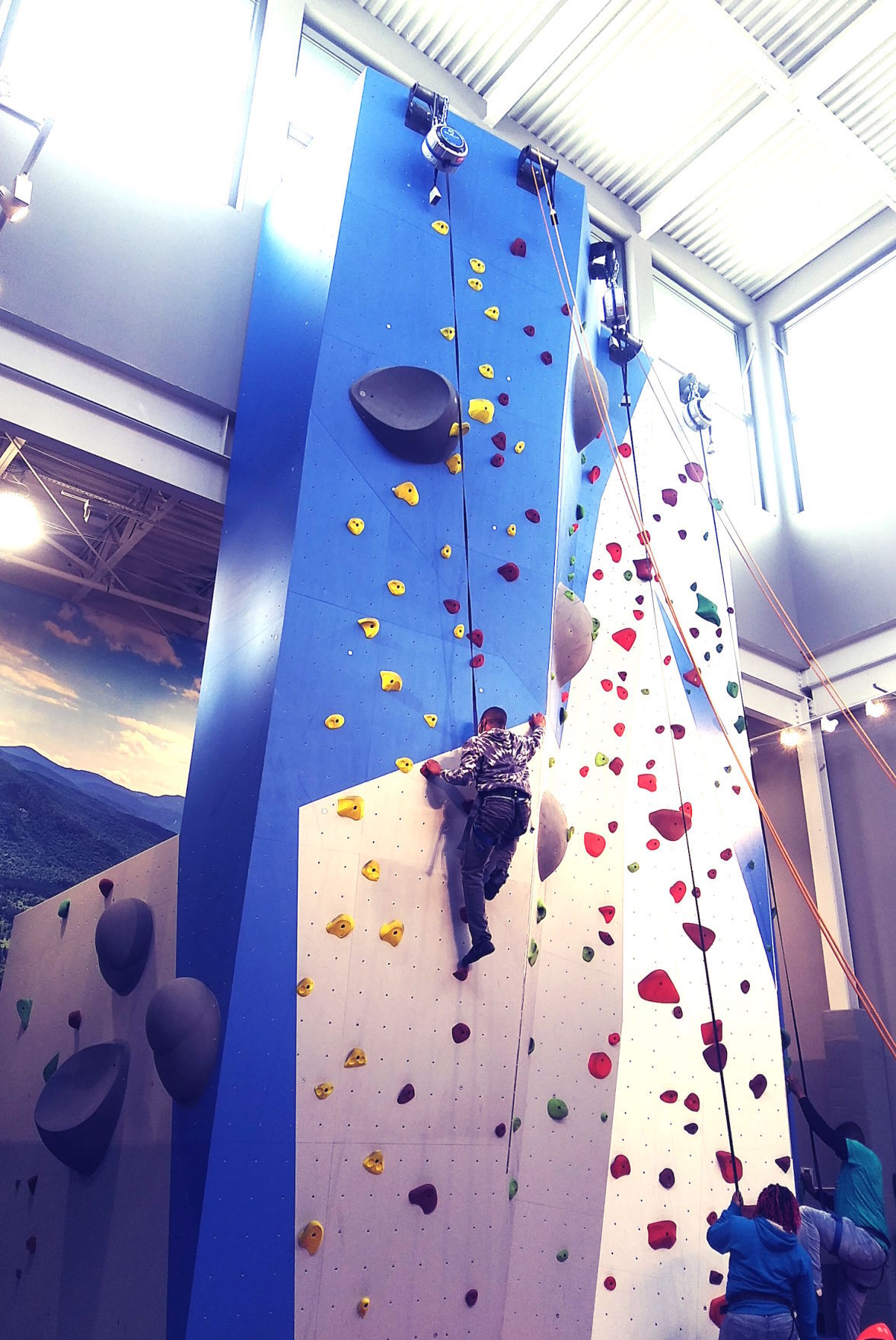 Dick’s House of Sport celebrates grand opening at Eastview Mall