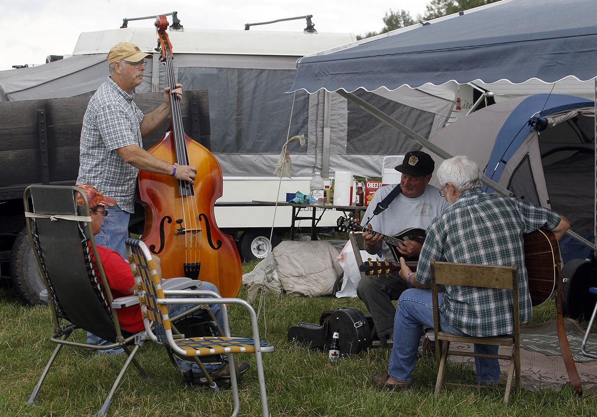 Photos Pickin In The Pasture Photos Fltimes Com
