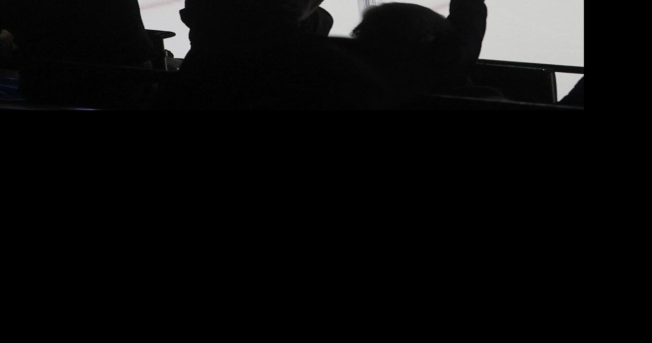 MEN'S ICE HOCKEY: Hobart downs Wisconsin-Stout 4-2, advances to national title game