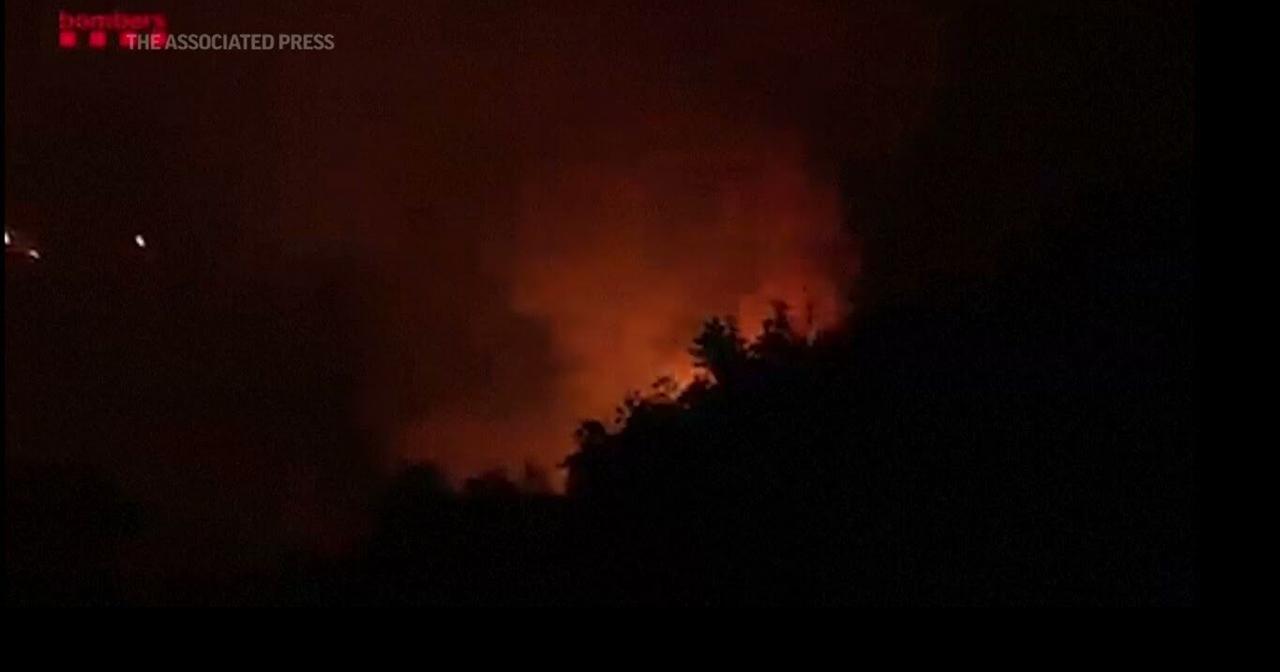 Firefighters tackle wildfires in Portugal and Spain |  | fltimes.com->詳しい理由