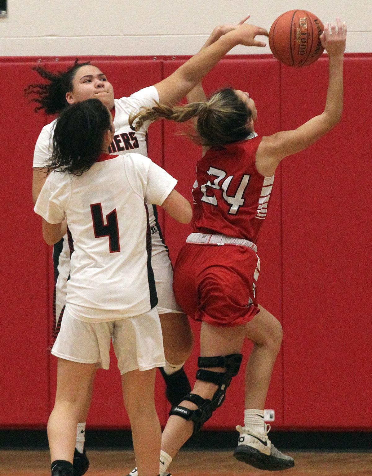 Girls Basketball Pal Mac Escapes With A Win Against Geneva 50 39