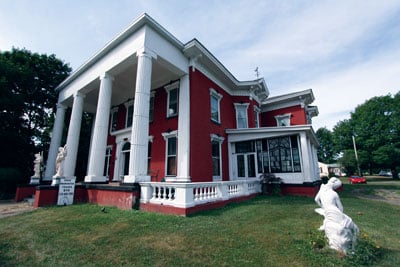 WILD HIDEAWAY: Clyde Mansion Now An Unforgettable Bed-and-breakfast ...