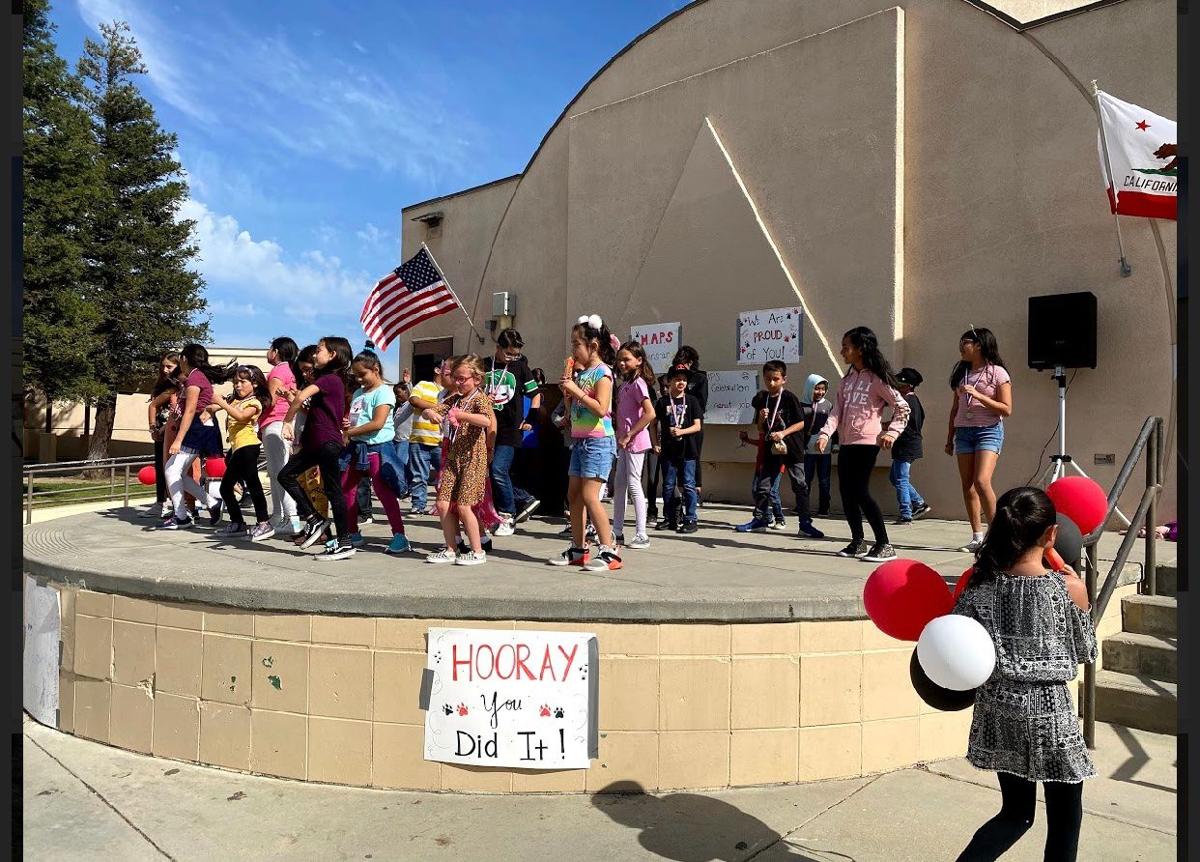 Oak Park Elementary School Students Are Honored For Achieving Academic Goals News Fontanaheraldnews Com
