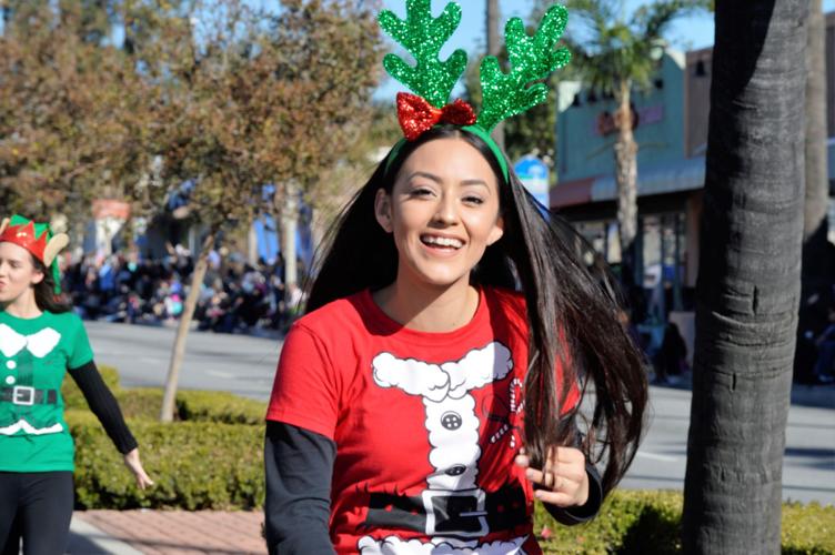 Fontana residents enjoy 2018 Christmas Parade; see photos and video