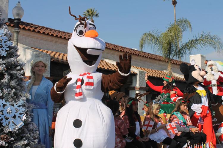 Many Fontana residents enjoy Christmas holiday; see parade photos