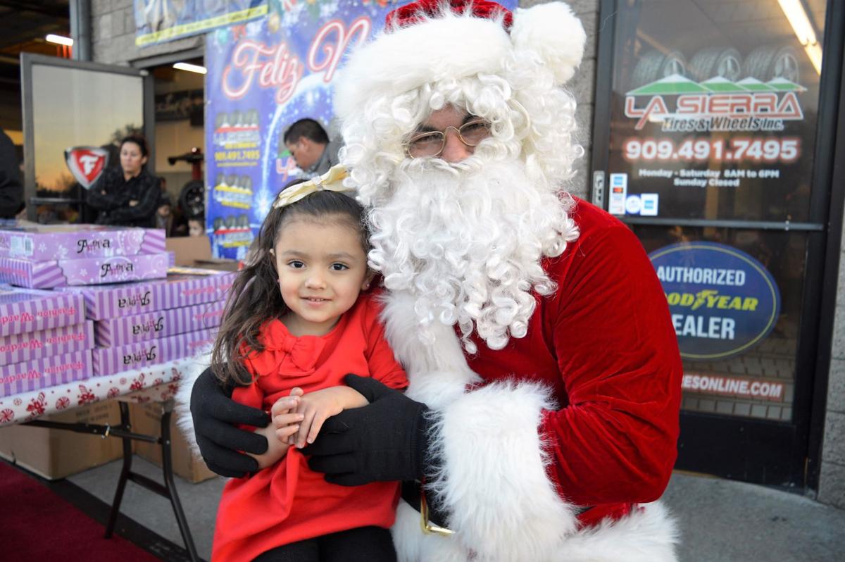 La Sierra Tires >> Many children receive toys during grand opening of La La Sierra Tires >> Many children receive toys during grand opening of La