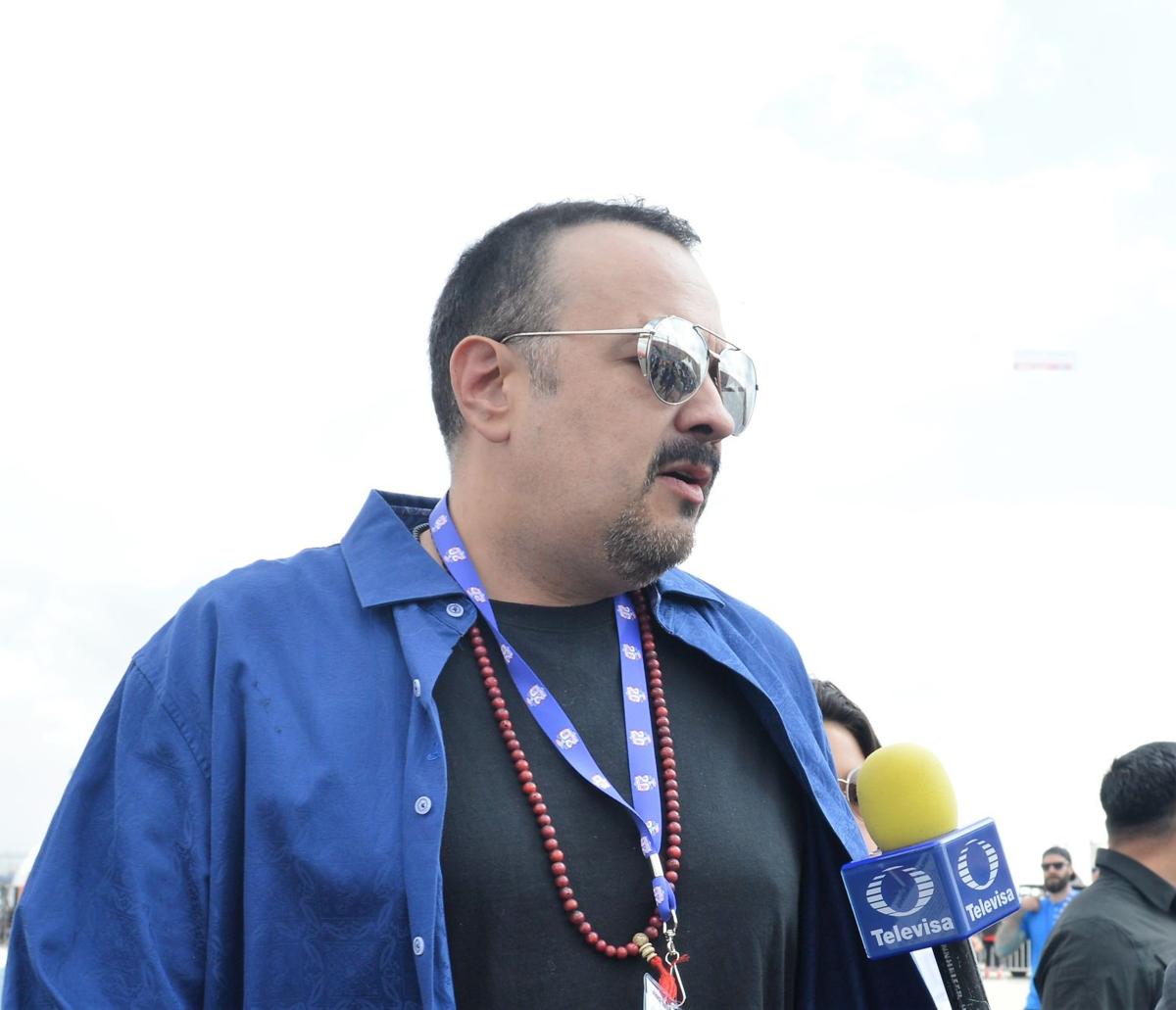 Popular singer Pepe Aguilar serves as honorary starter for Fontana