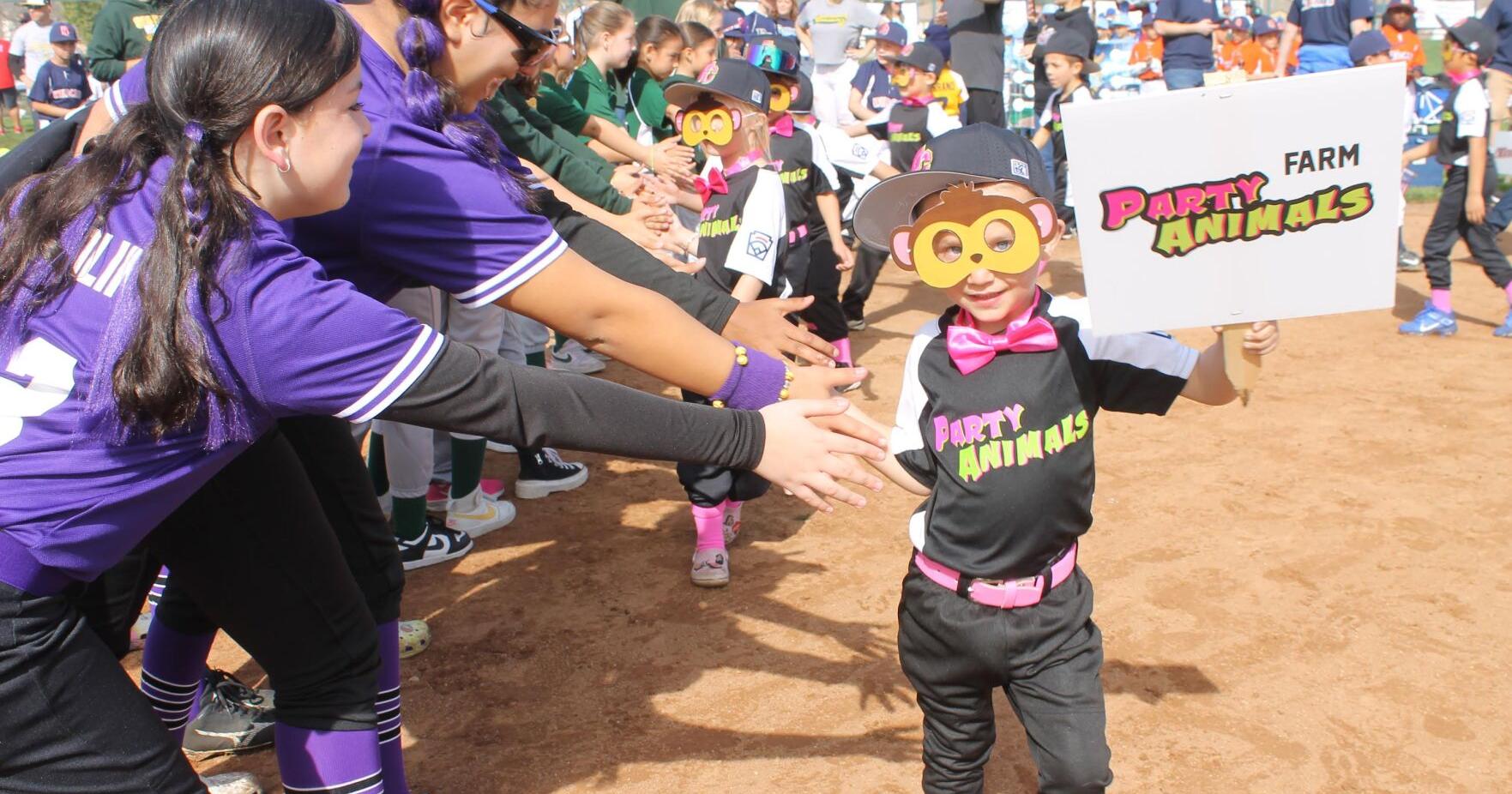 Little League season begins in Fontana; see photos - Vimarsana News
