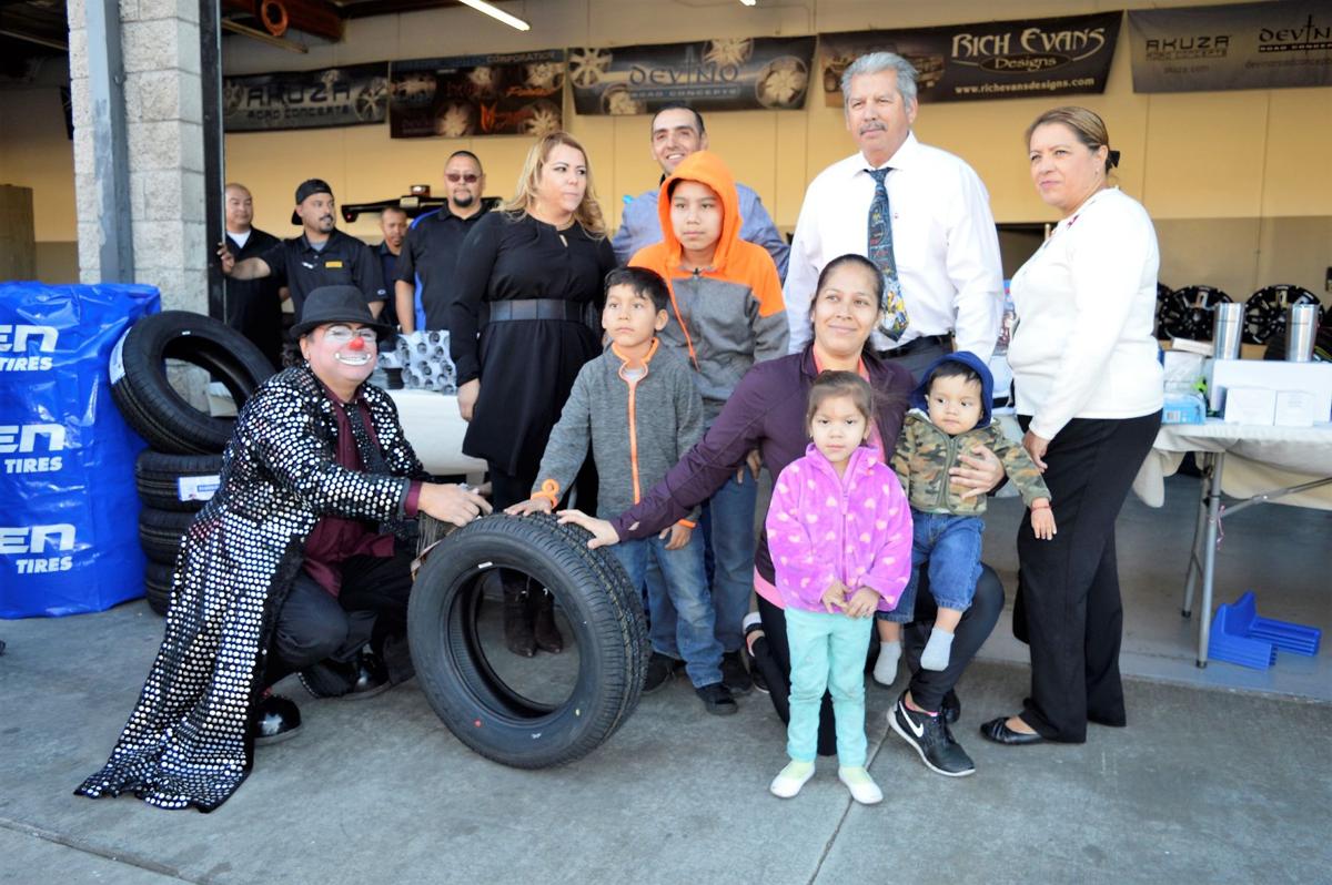 La Sierra Tires >> Many children receive toys during grand opening of La La Sierra Tires >> Many children receive toys during grand opening of La
