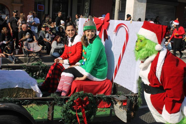 Many Fontana residents enjoy Christmas holiday; see parade photos