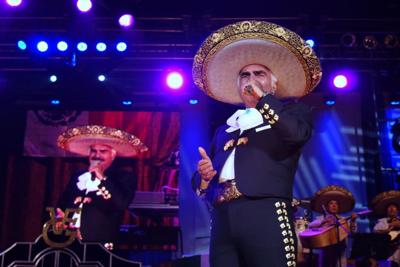 Concert Review Vicente Fernandez Remains The King Of Rancheras Entertainment Fontanaheraldnews Com