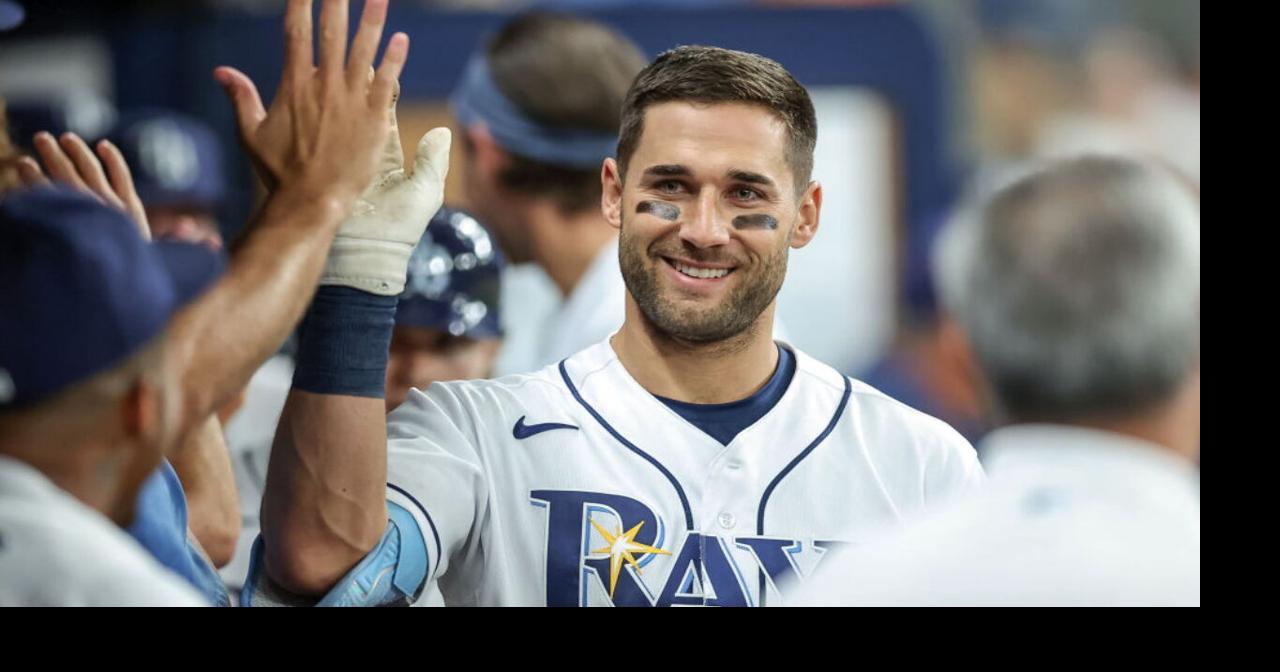 Rays' OF Kevin Kiermaier gets an assist with pregame wedding