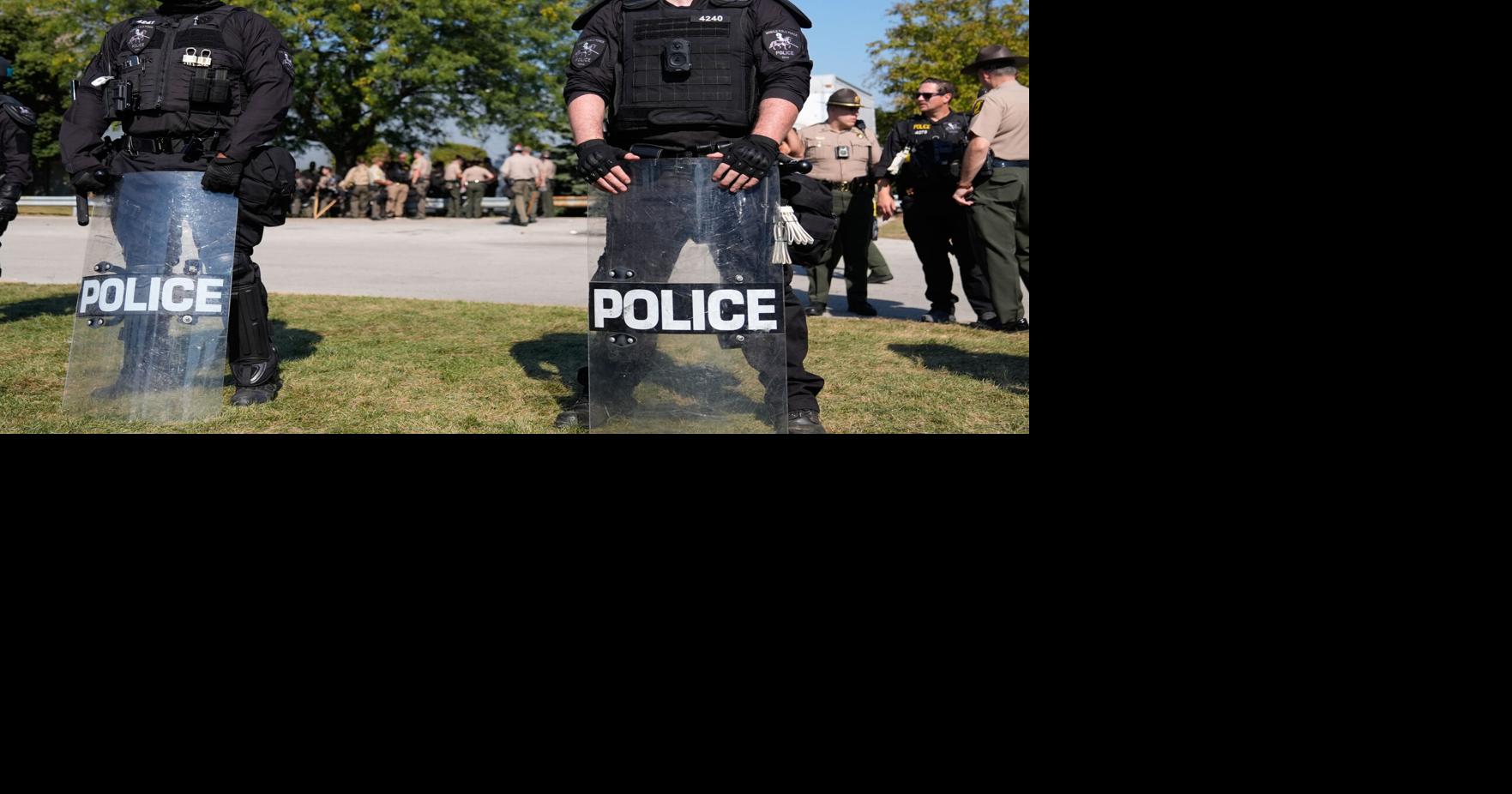 Federal Agents Arrest 800 Immigrants in Chicago Amid Gang Crackdown, Sparking Political Outcry