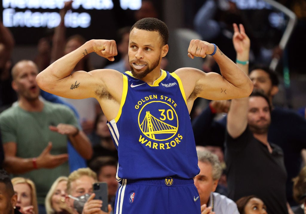 After 13 years, Davidson will retire Steph Curry's number