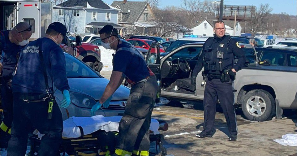 1 teen dead, 2 critically wounded in shooting outside Iowa high school ...