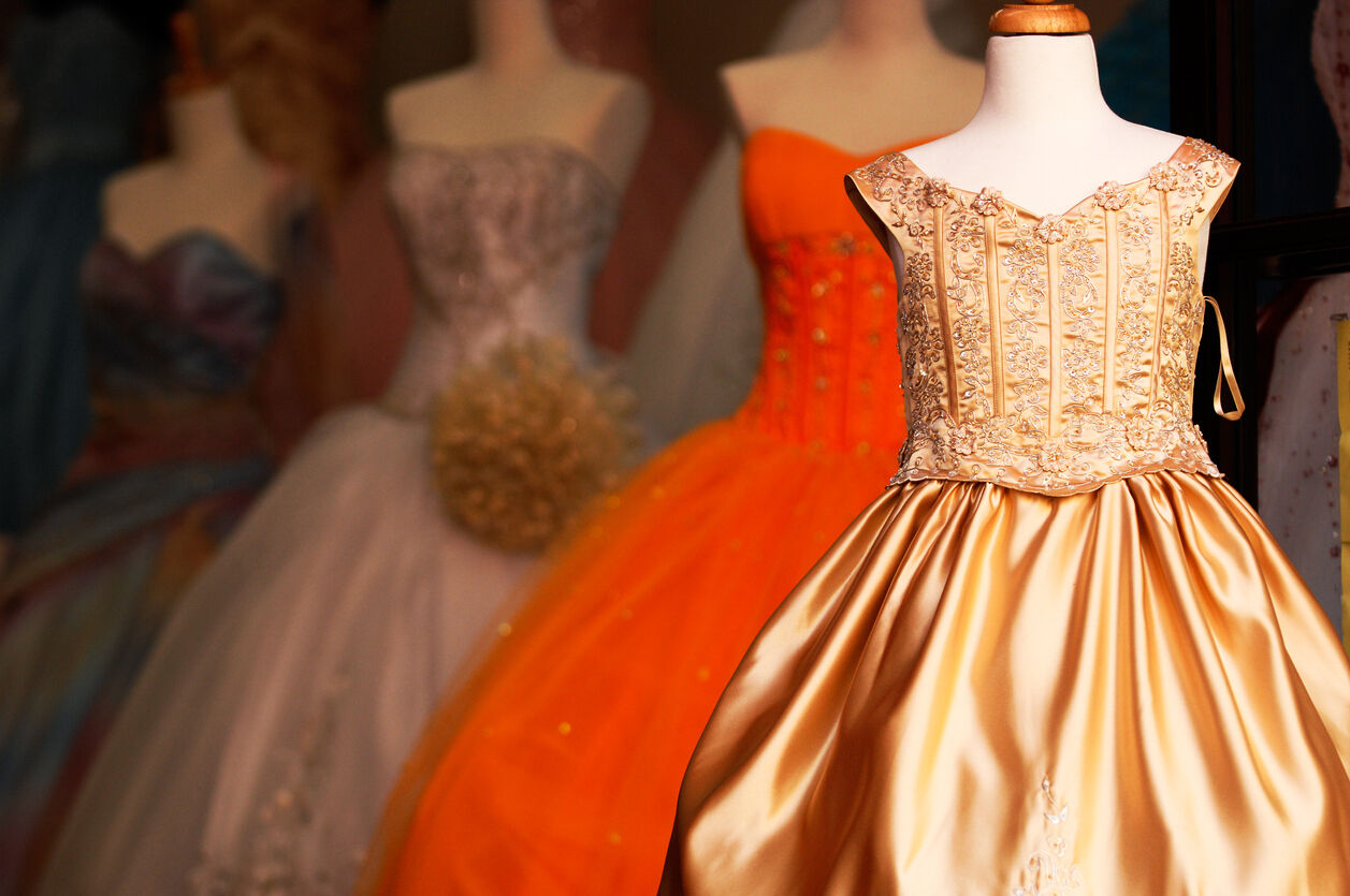 CEO fired for publicly ridiculing Tennessee teen in prom dress, Trending