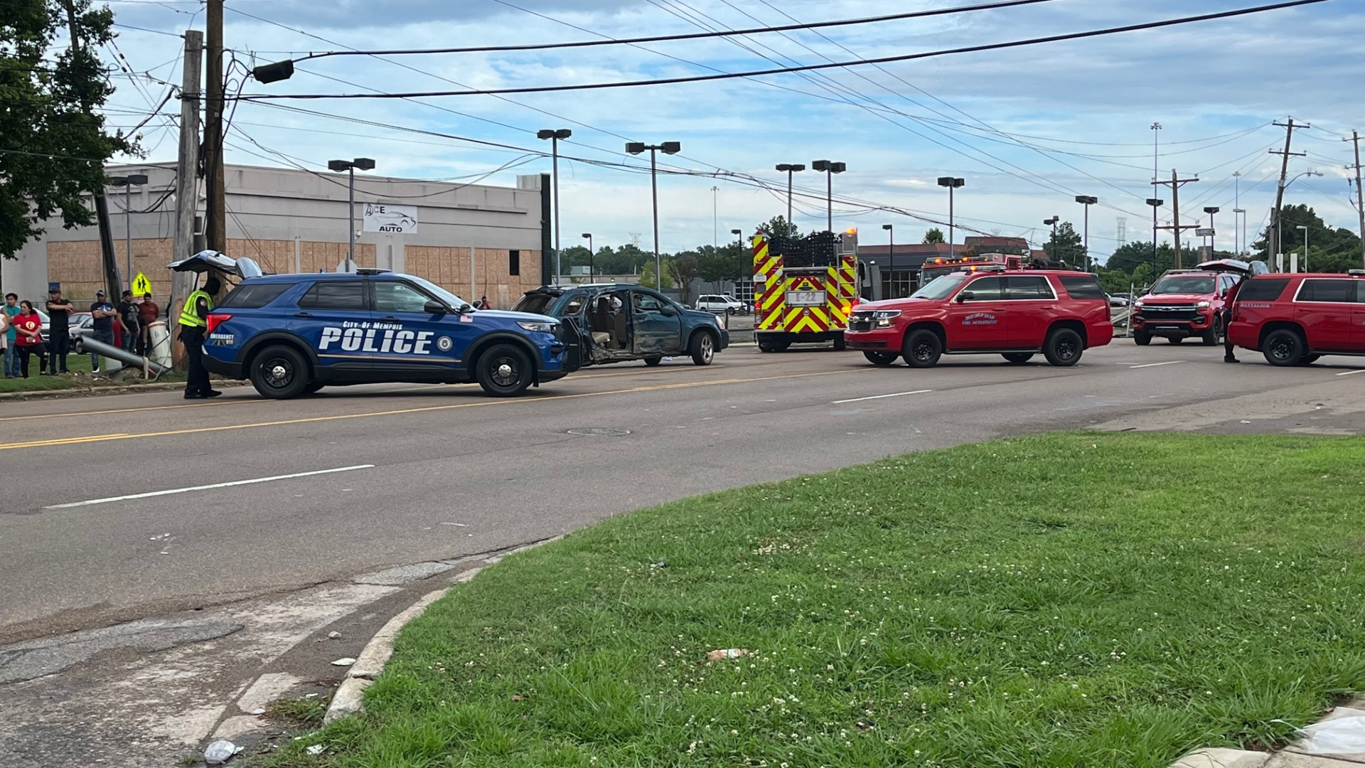 One dead, two injured after car crash near Getwell Road, MPD says ...