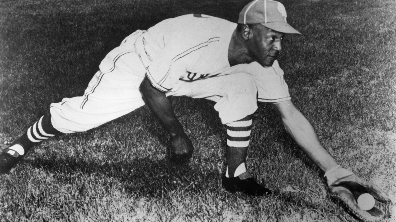 Buck O'Neil takes his place at Hall of Fame in Cooperstown