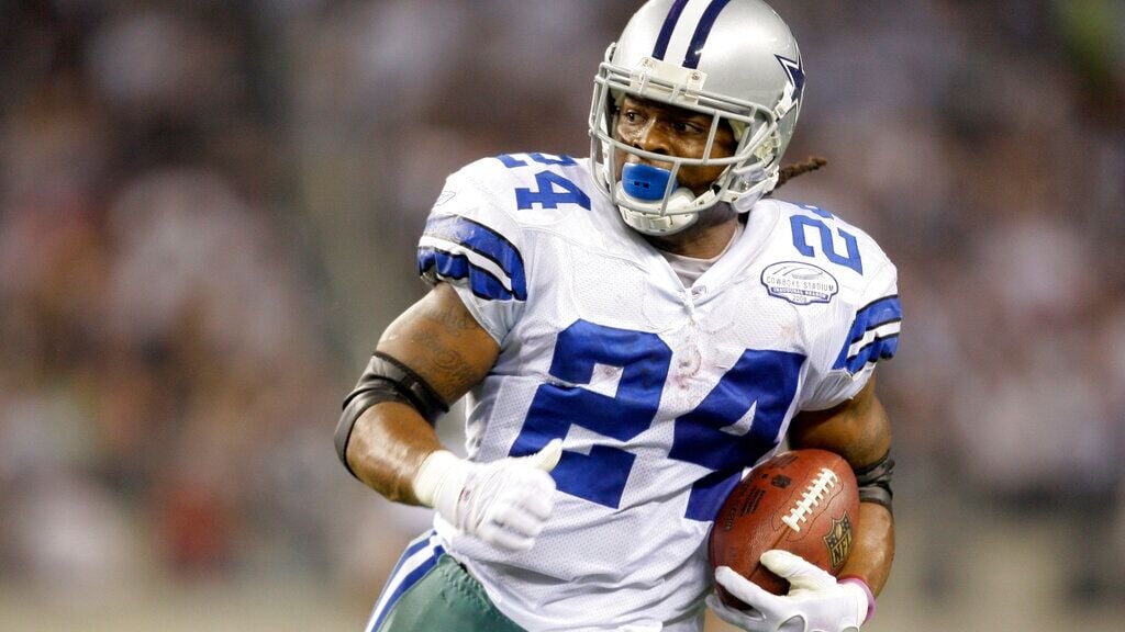 Dallas Cowboys running back Marion Barber (24) warms up prior to