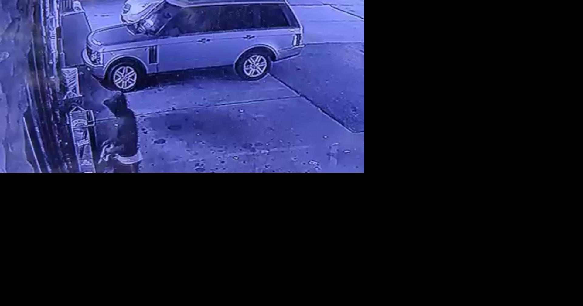 Man kicks down door, holds cashier at gunpoint in gas station robbery ...