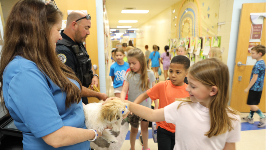 Jonesboro police surprise elementary school kids with visit featuring emotional support animals