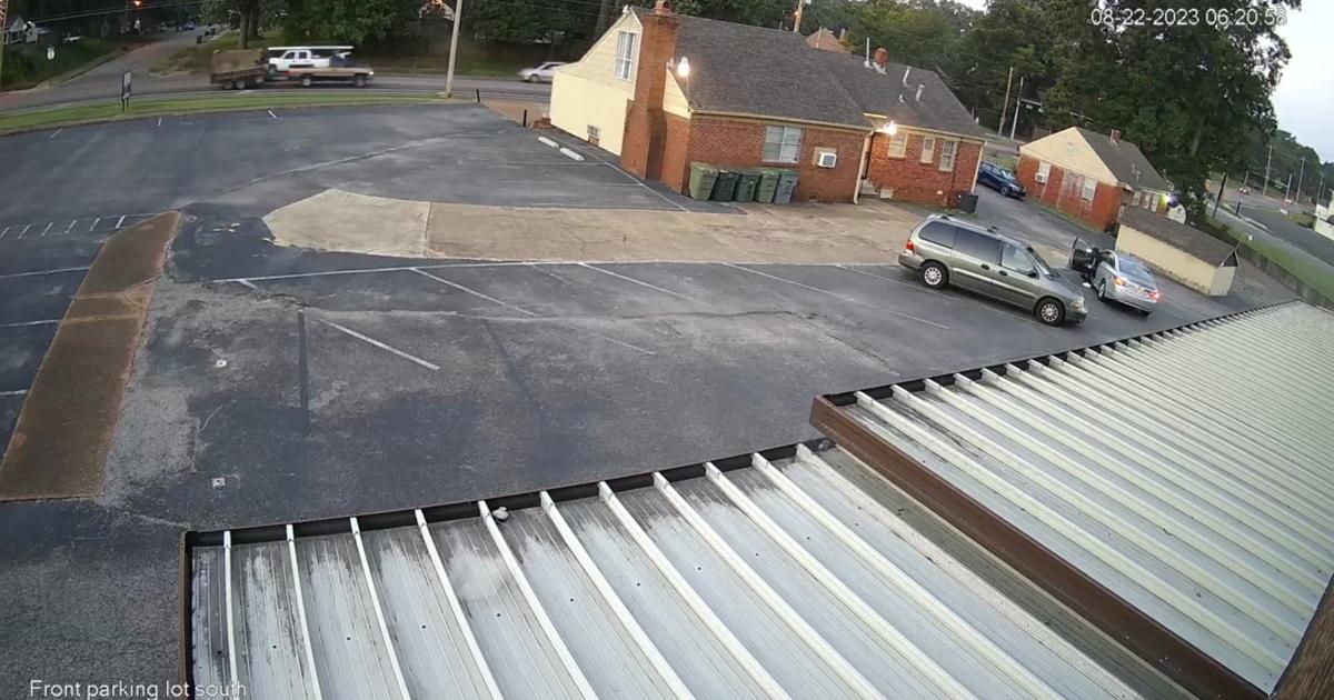 WATCH Man Wanted After Armed Robbery At Memphis School Police Say watch-man-wanted-after-armed-robbery-at-memphis-school-police-say