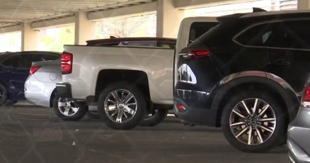 35 cars targeted in hotel parking garage burglaries - Vimarsana News
