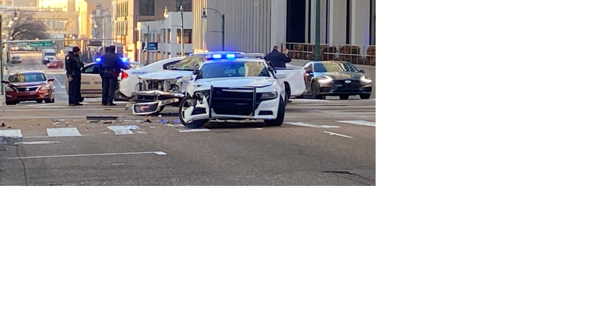 Memphis Police officer runs red light, crashes in Downtown Memphis, MPD ...