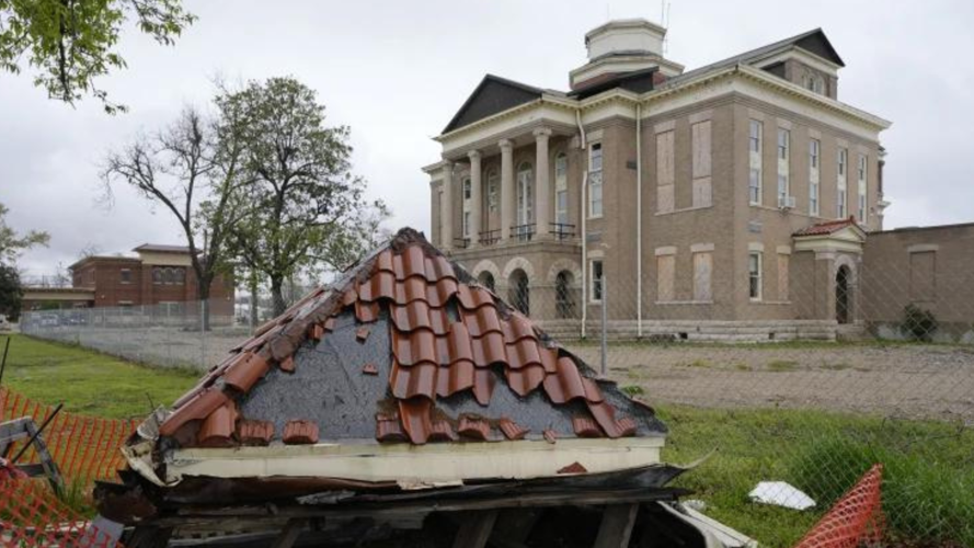 A Mississippi town reels from a devastating tornado News
