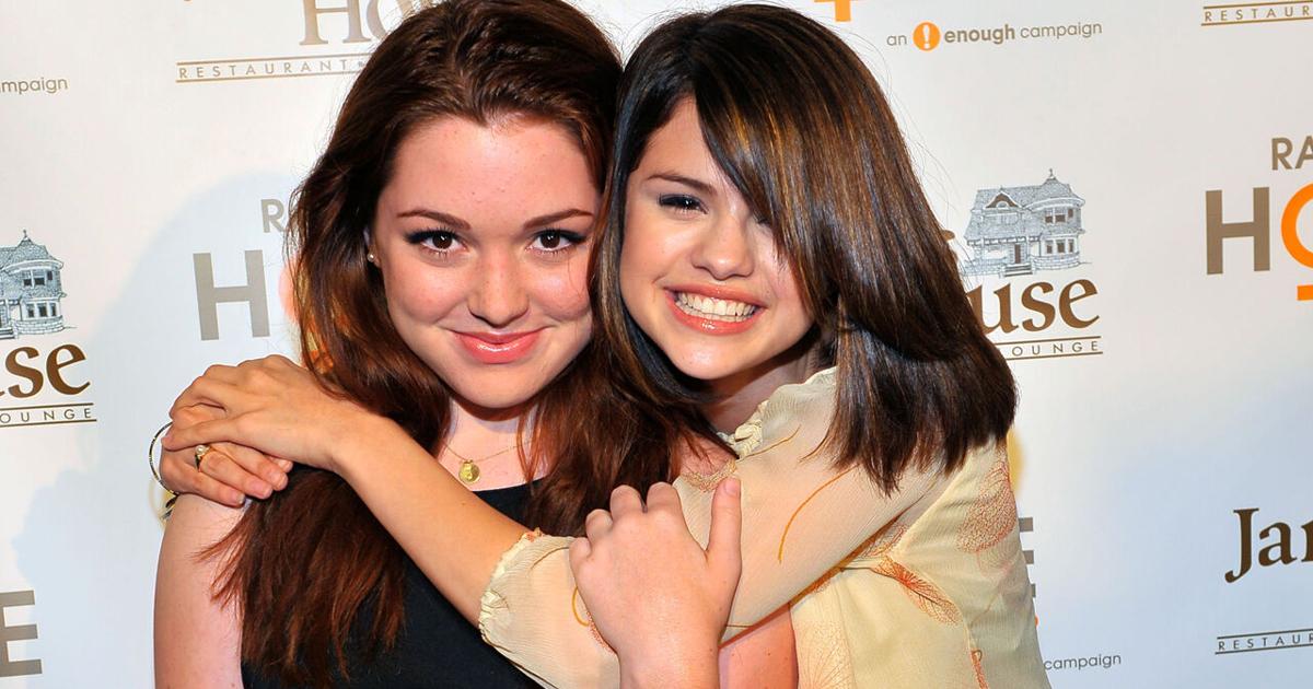 Selena Gomez, 'Wizards of Waverly Place' co-star perform iconic song in viral video | Trending | fox13memphis.com
