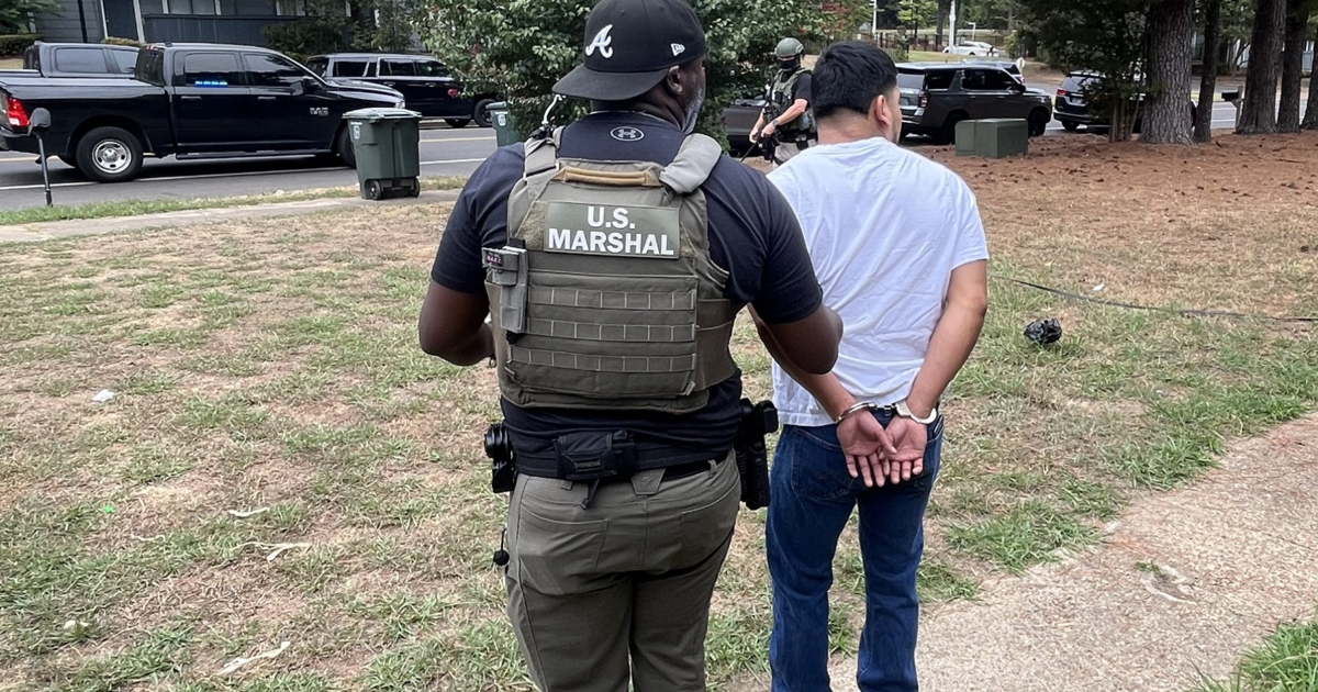 U.S. Marshals find Memphis murder suspect hiding in closet